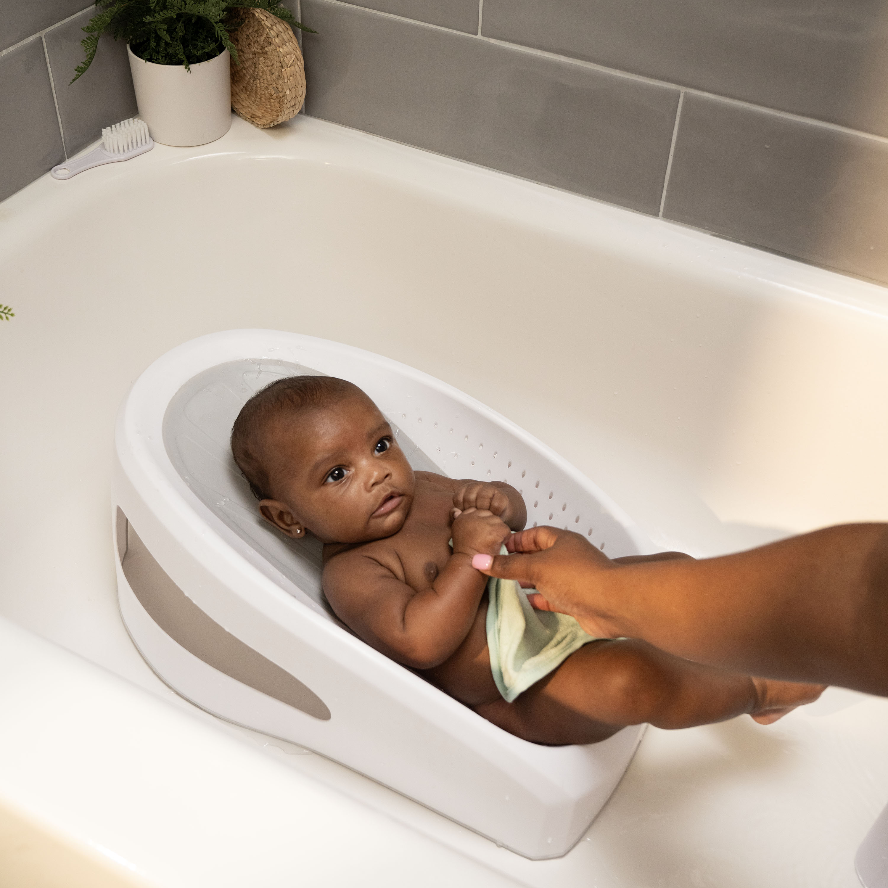 Ingenuity Easy Rinse Baby Bather - Gray