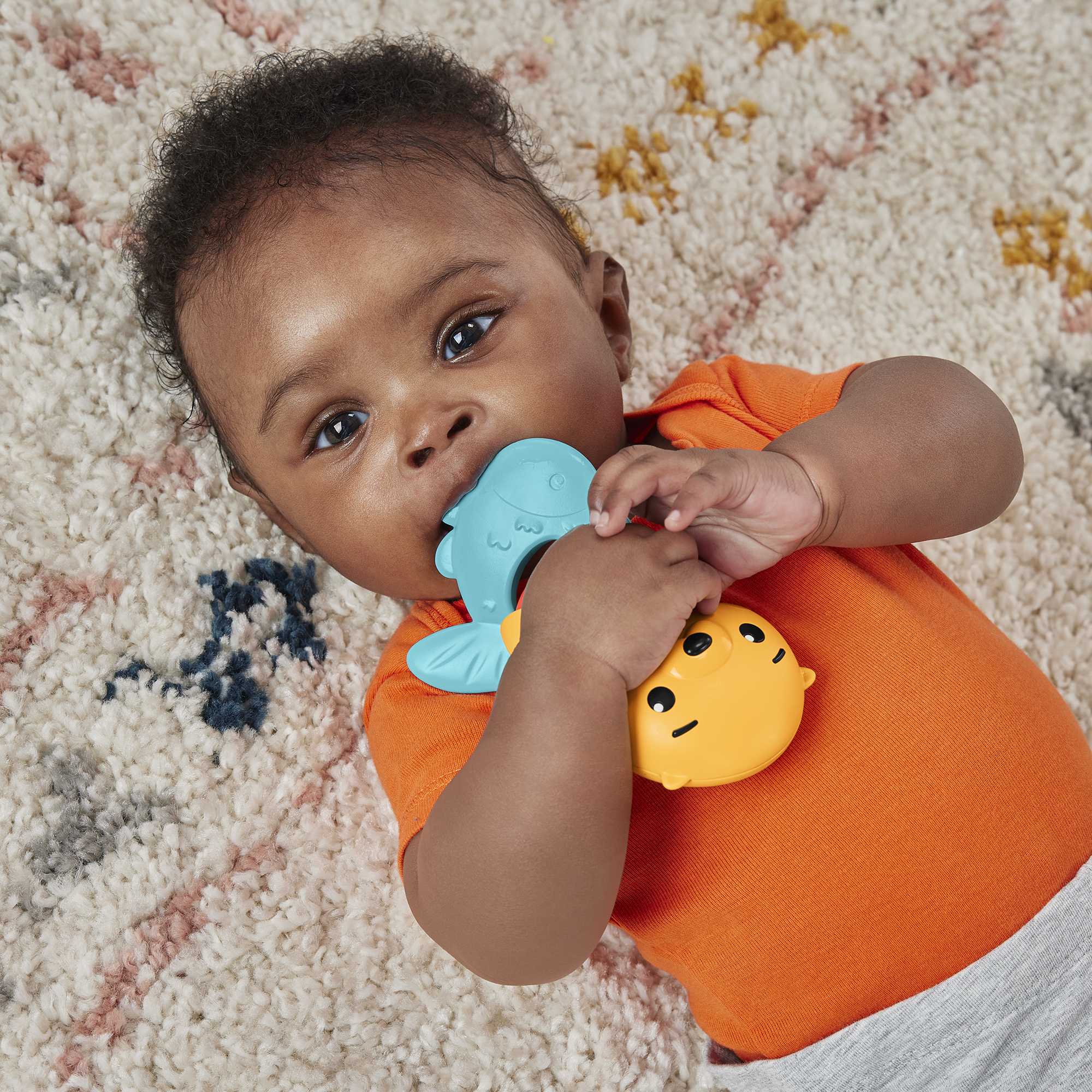 Fisher-Price Baby Chocalho para Bebês Sensimals Leopardo